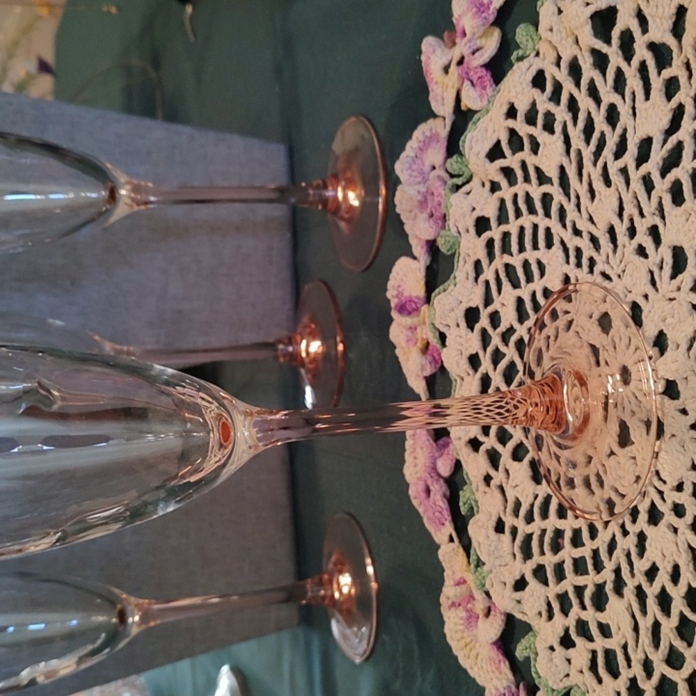 Pretty set of 4 vintage Luminarc rose pink stemmed champagne flute glasses - Picture 4 of 5